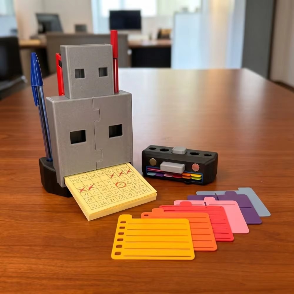 3D Printing Templates Free - حامل ملاحظات لاصقة بتصميم USB ثلاثي